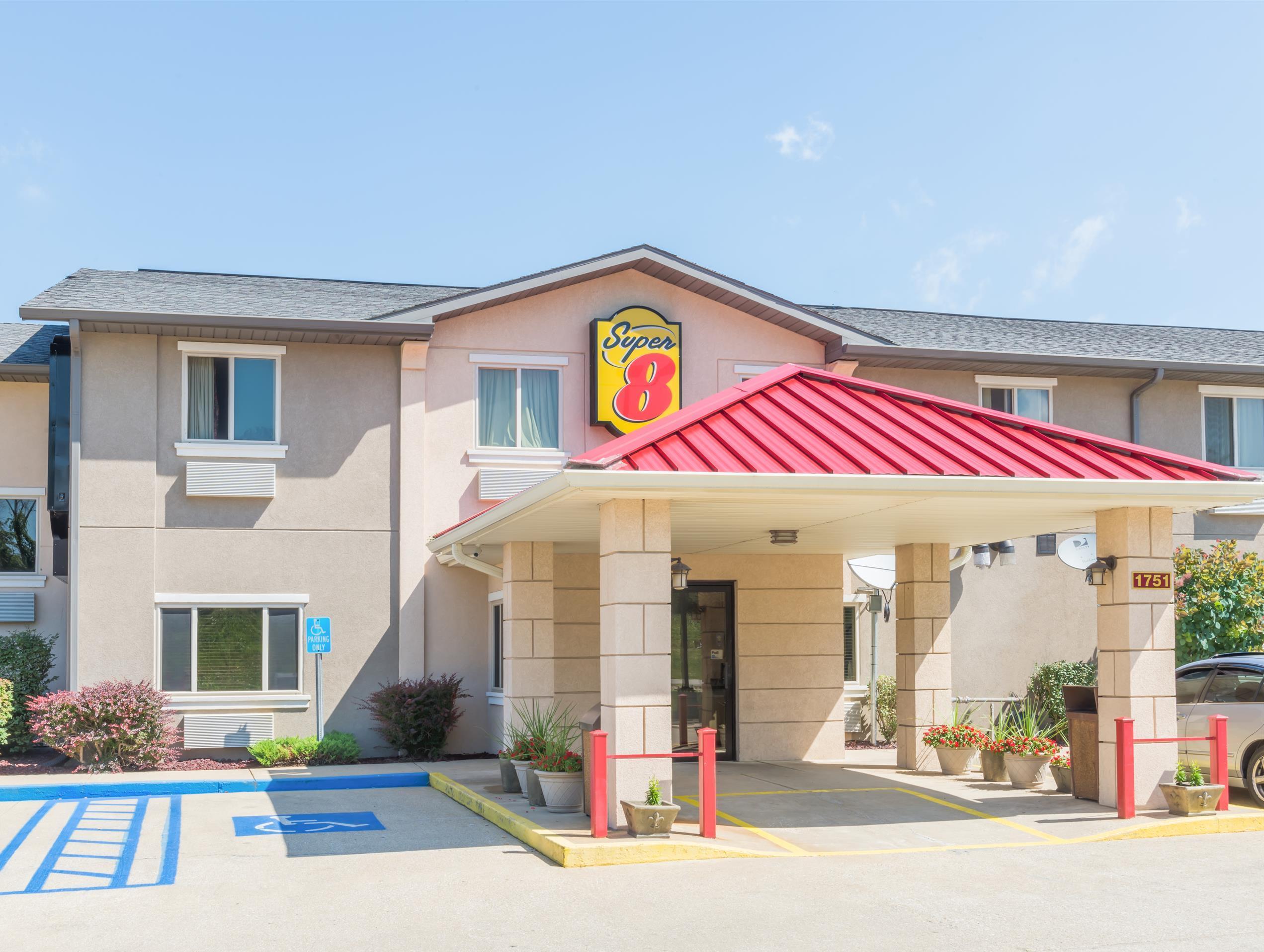 Super 8 By Wyndham Bloomington University Area Ngoại thất bức ảnh