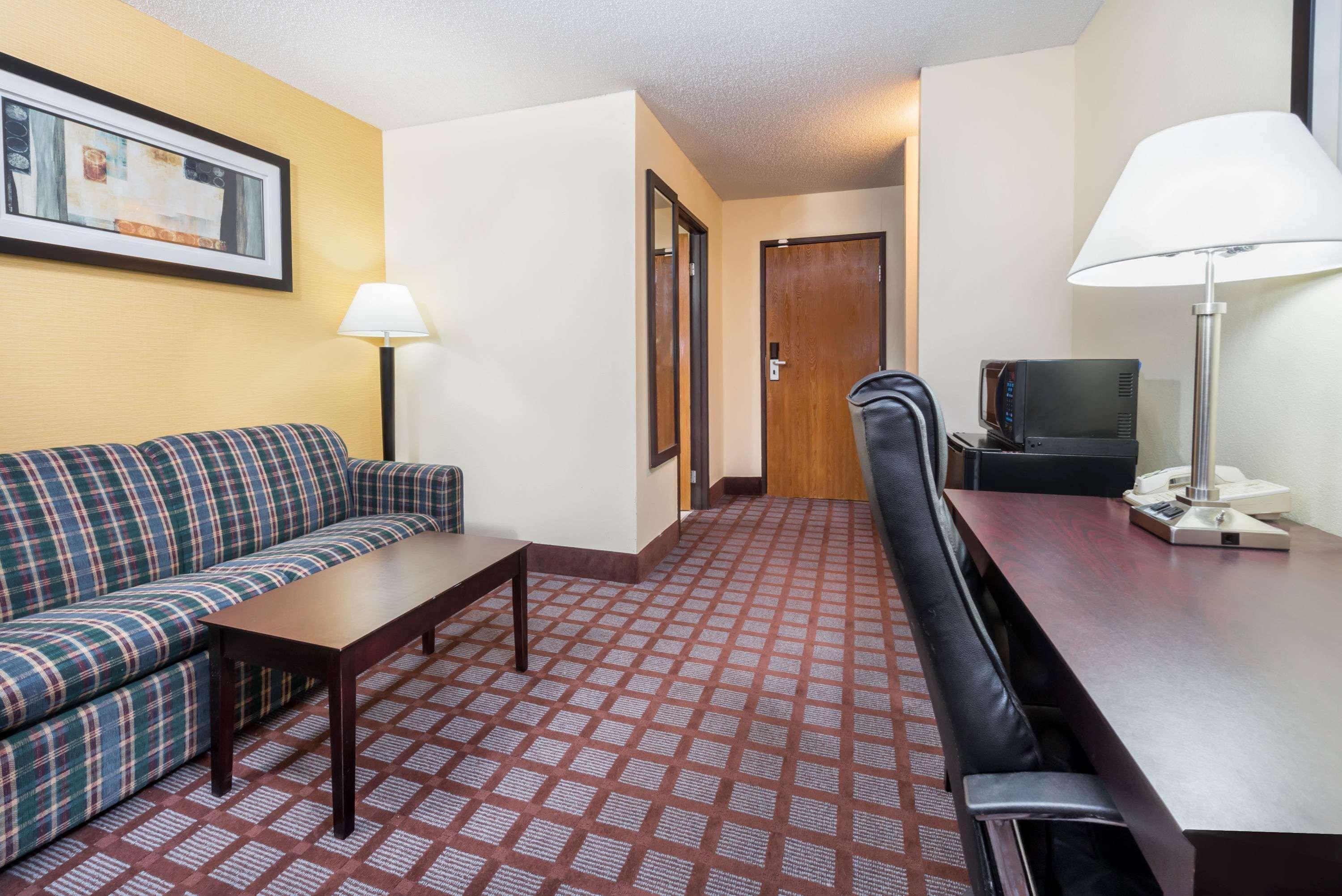 Super 8 By Wyndham Bloomington University Area Ngoại thất bức ảnh