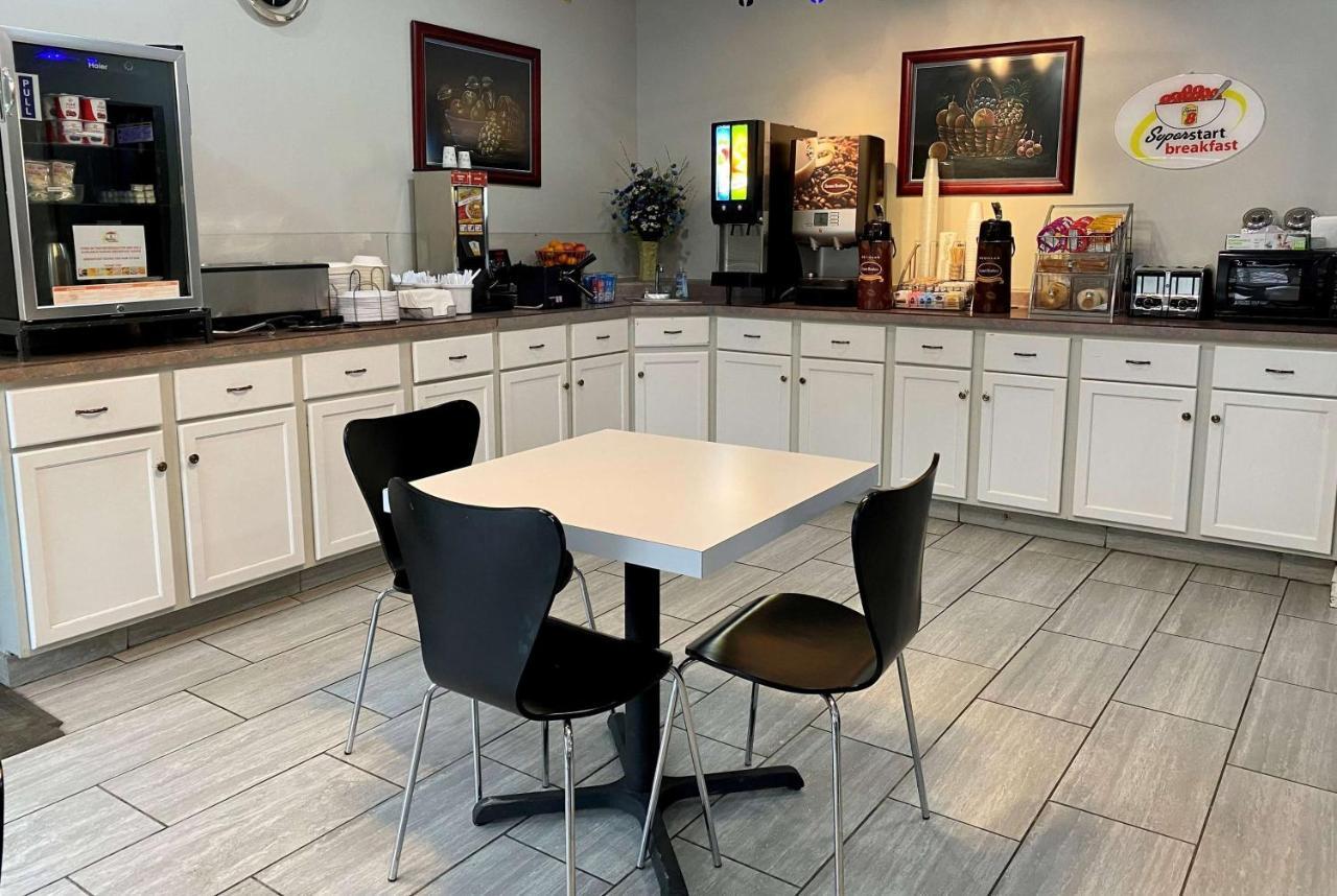 Super 8 By Wyndham Bloomington University Area Ngoại thất bức ảnh