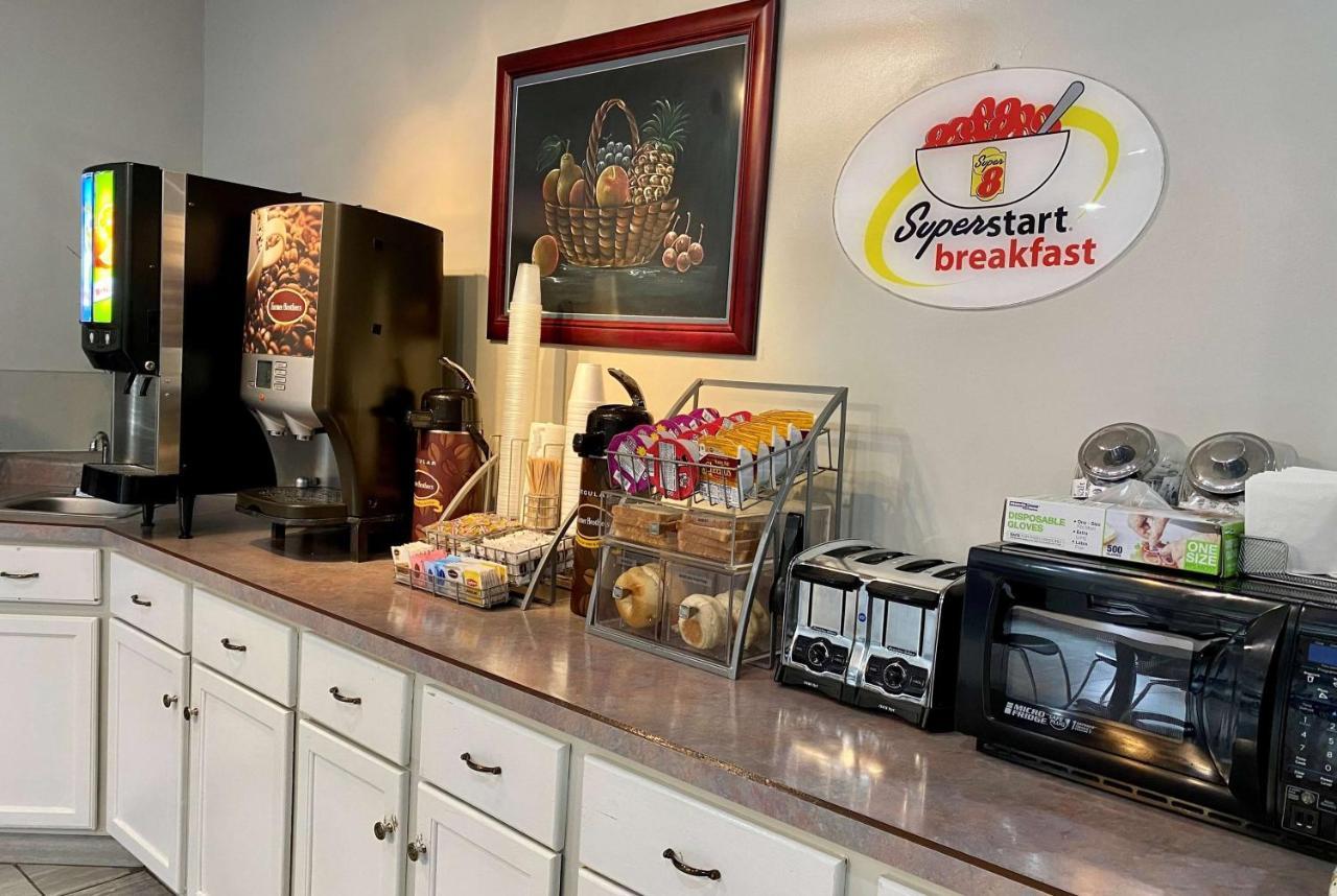 Super 8 By Wyndham Bloomington University Area Ngoại thất bức ảnh