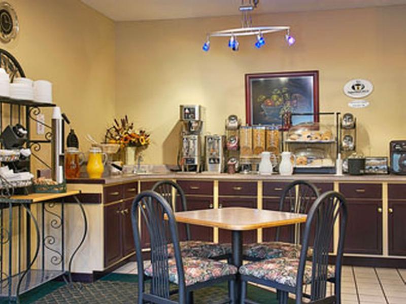 Super 8 By Wyndham Bloomington University Area Ngoại thất bức ảnh